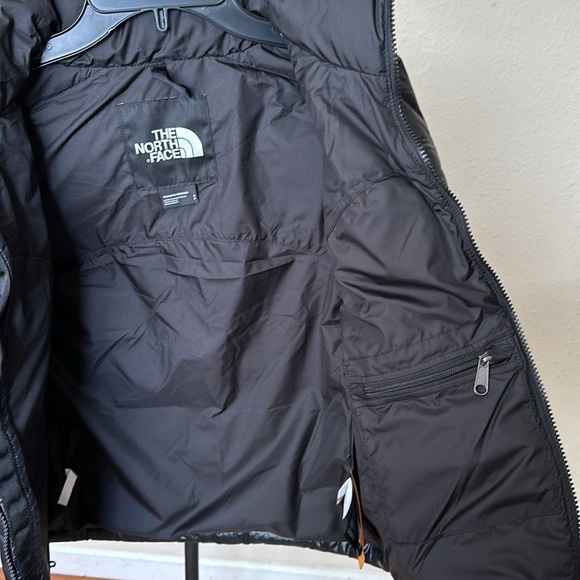 The North Face Women’s 2000 Retro Nuptse Jacket 700-fill down Black size S NWOT - Picture 15 of 16
